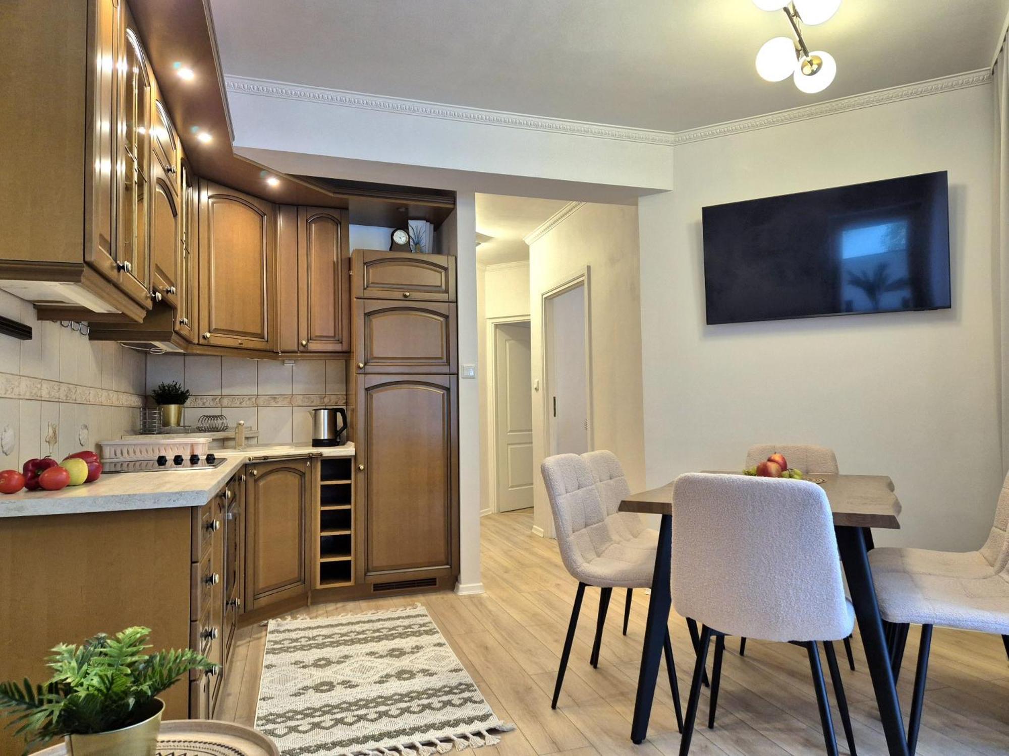 - Lux Apartament *